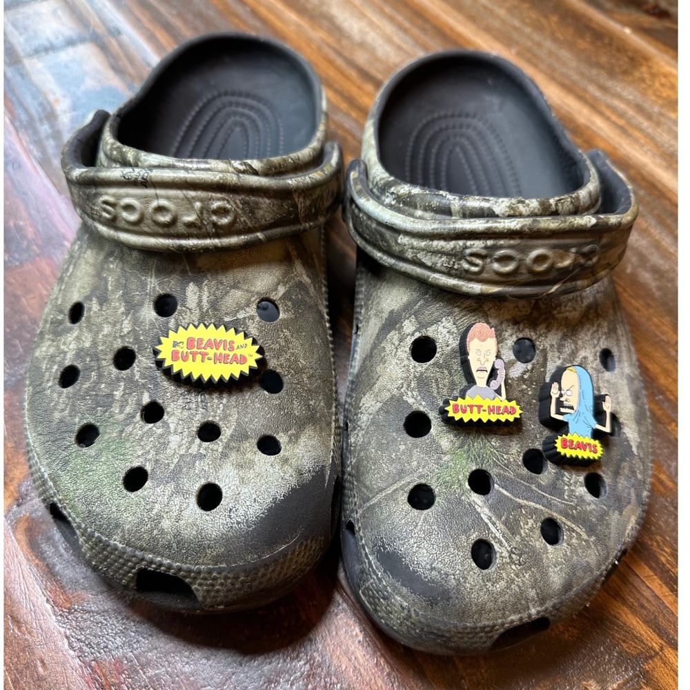 Crocs Realtree APX Camo Clogs Mens 7 Womens 9 Beavis and Butt-Head Charms